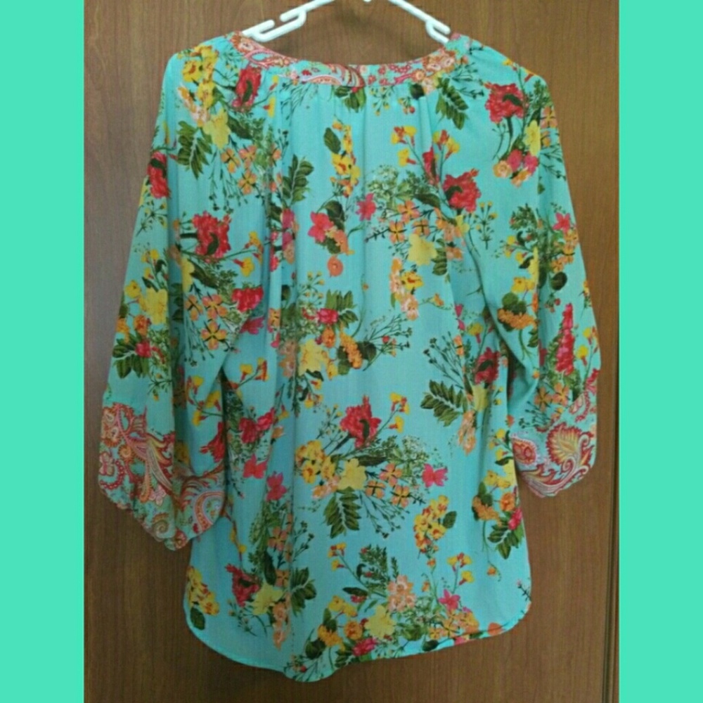 Spring Summer Floral Top - Picture 2 of 2